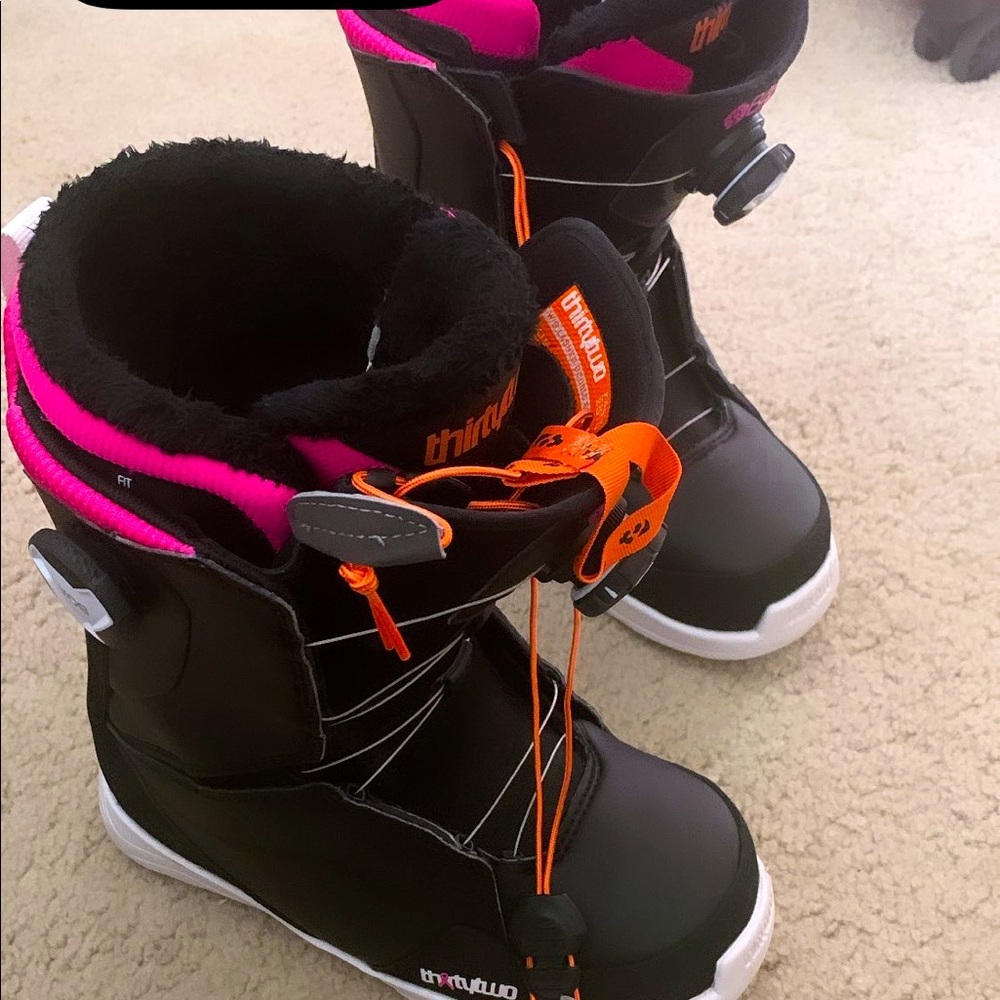 Snowboard boots